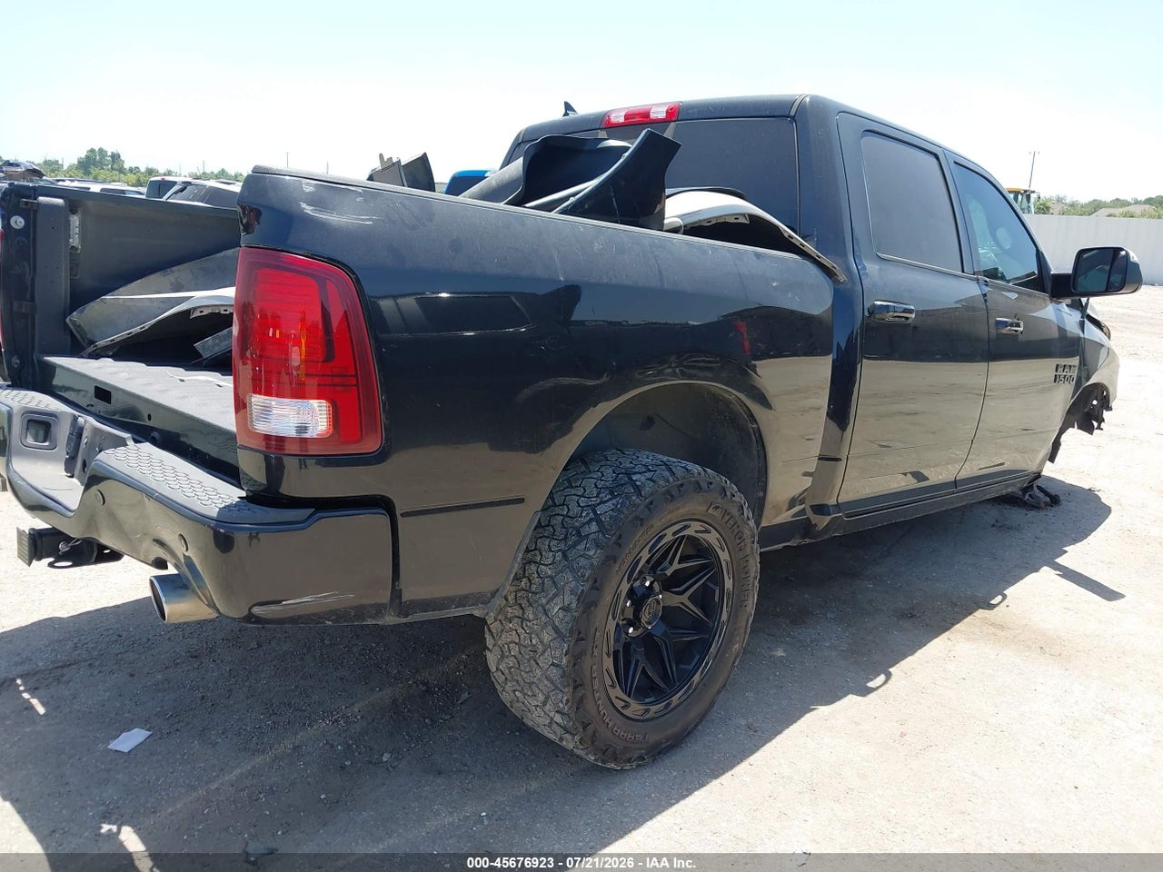 2018 RAM 1500 NIGHT  4X4 5'7 BOX · 4/11