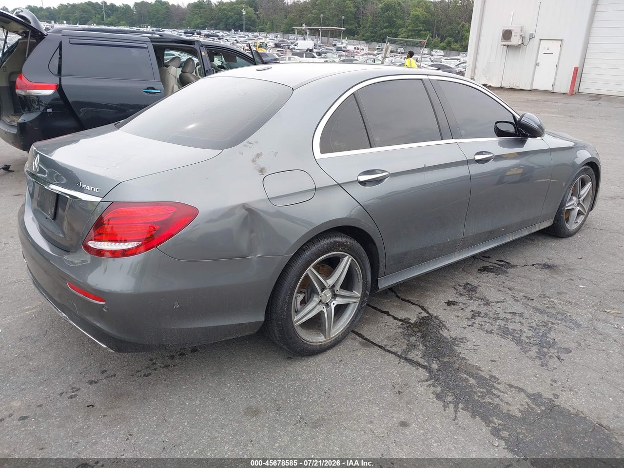 2017 MERCEDES-BENZ E 300 4MATIC · 4/10