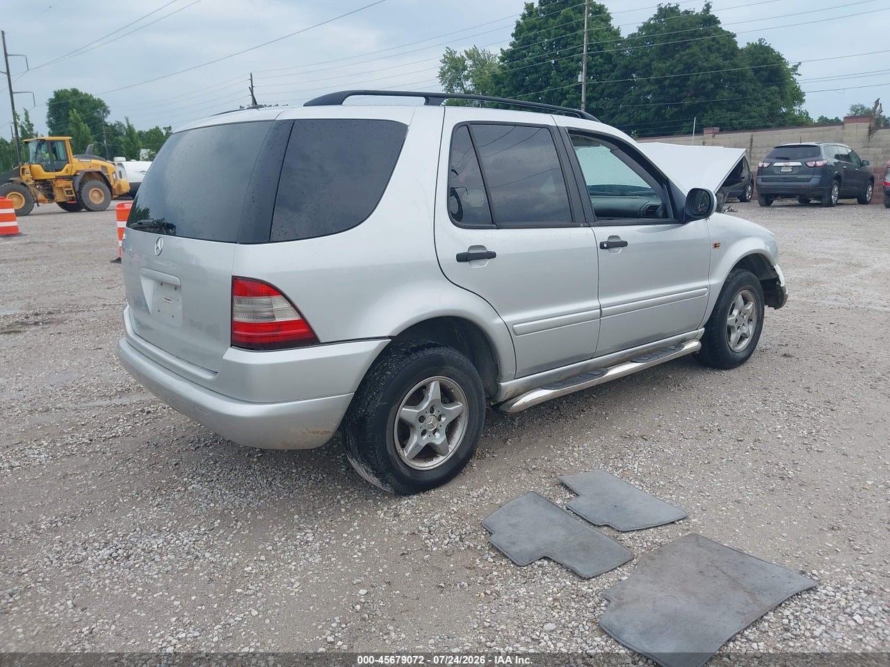 2001 MERCEDES-BENZ ML 320 · 4/11