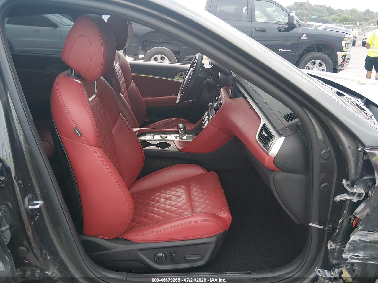 2023 GENESIS G70 3.3T AWD · 5/6