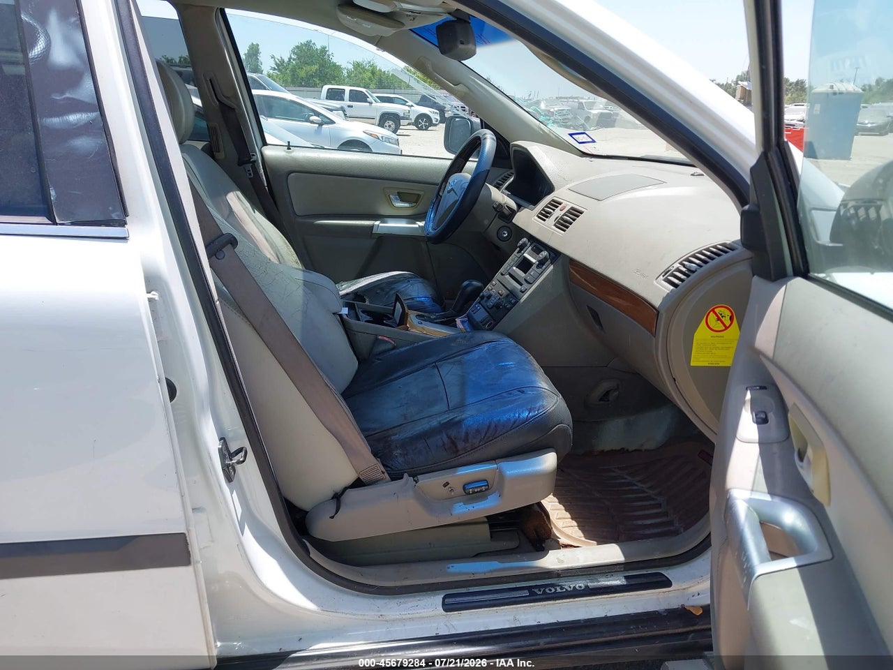 2004 VOLVO XC90 2.5T · 5/11