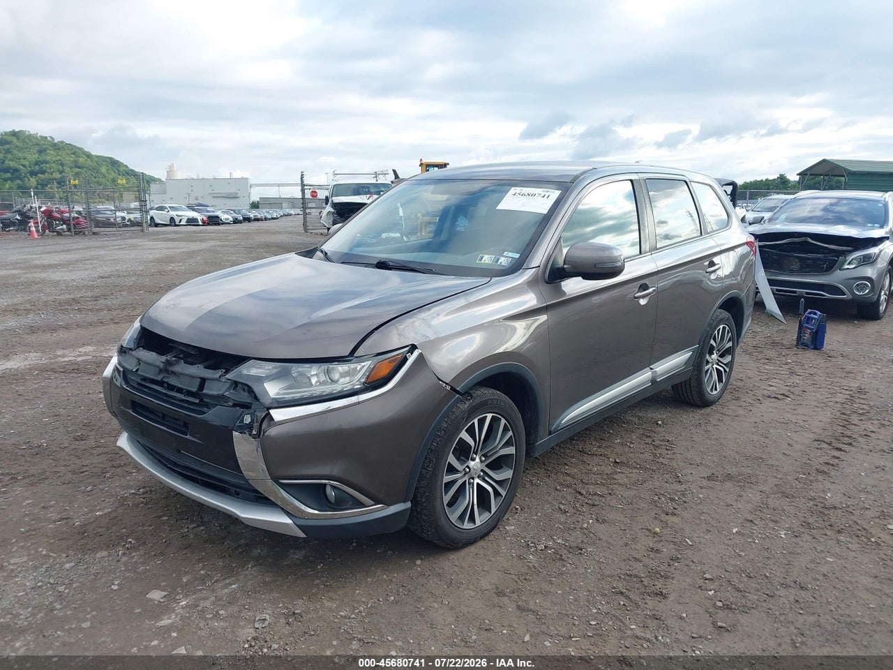 2017 MITSUBISHI OUTLANDER SE · 2/11