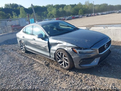 7JRA22TK1KG****** · 2019 VOLVO S60 T6 MOMENTUM