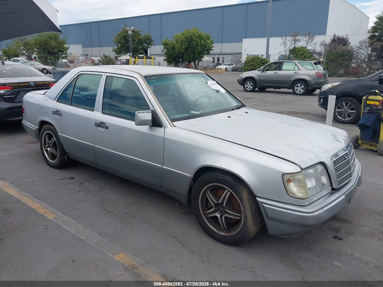 WDBEA32E2RC****** · 1994 MERCEDES-BENZ E 320