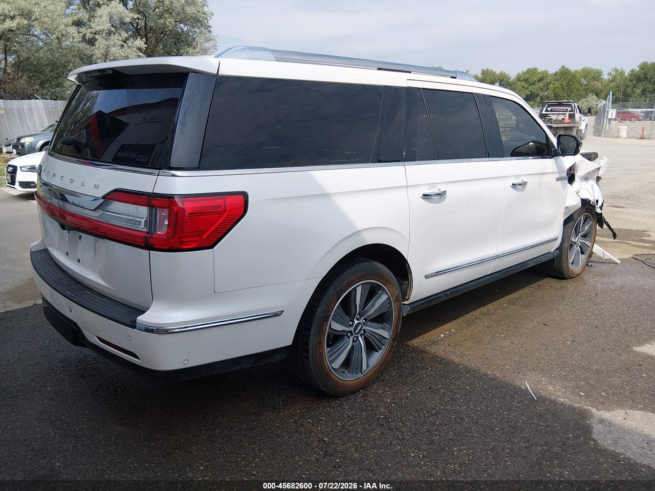 2019 LINCOLN NAVIGATOR L RESERVE · 4/11