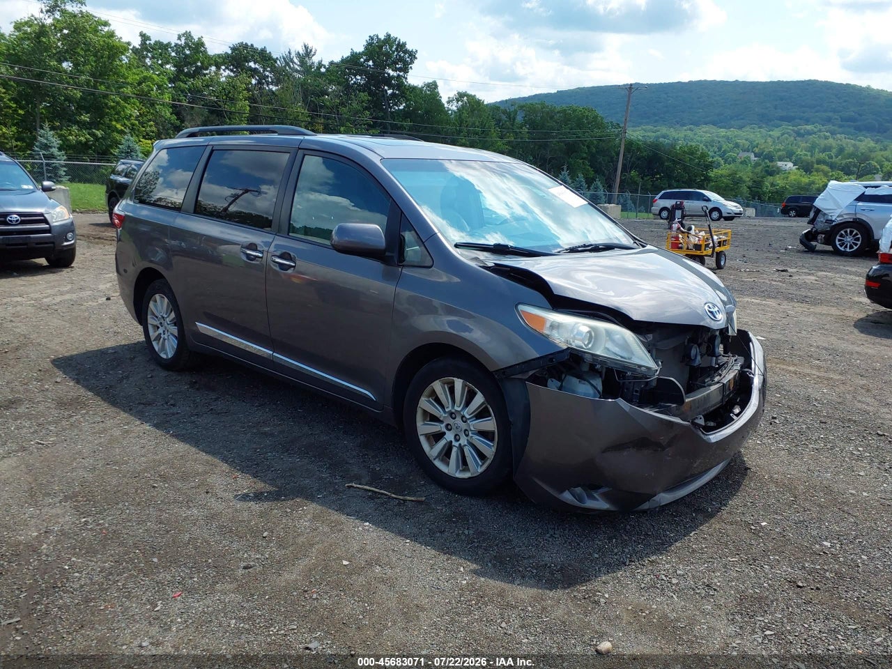 5TDDK3DC5FS****** · 2015 TOYOTA SIENNA XLE PREMIUM 7 PASSENGER