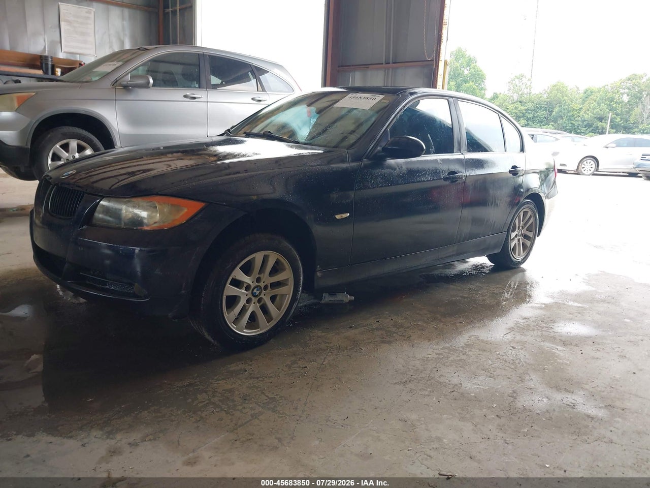 2006 BMW 325I   · 2/11