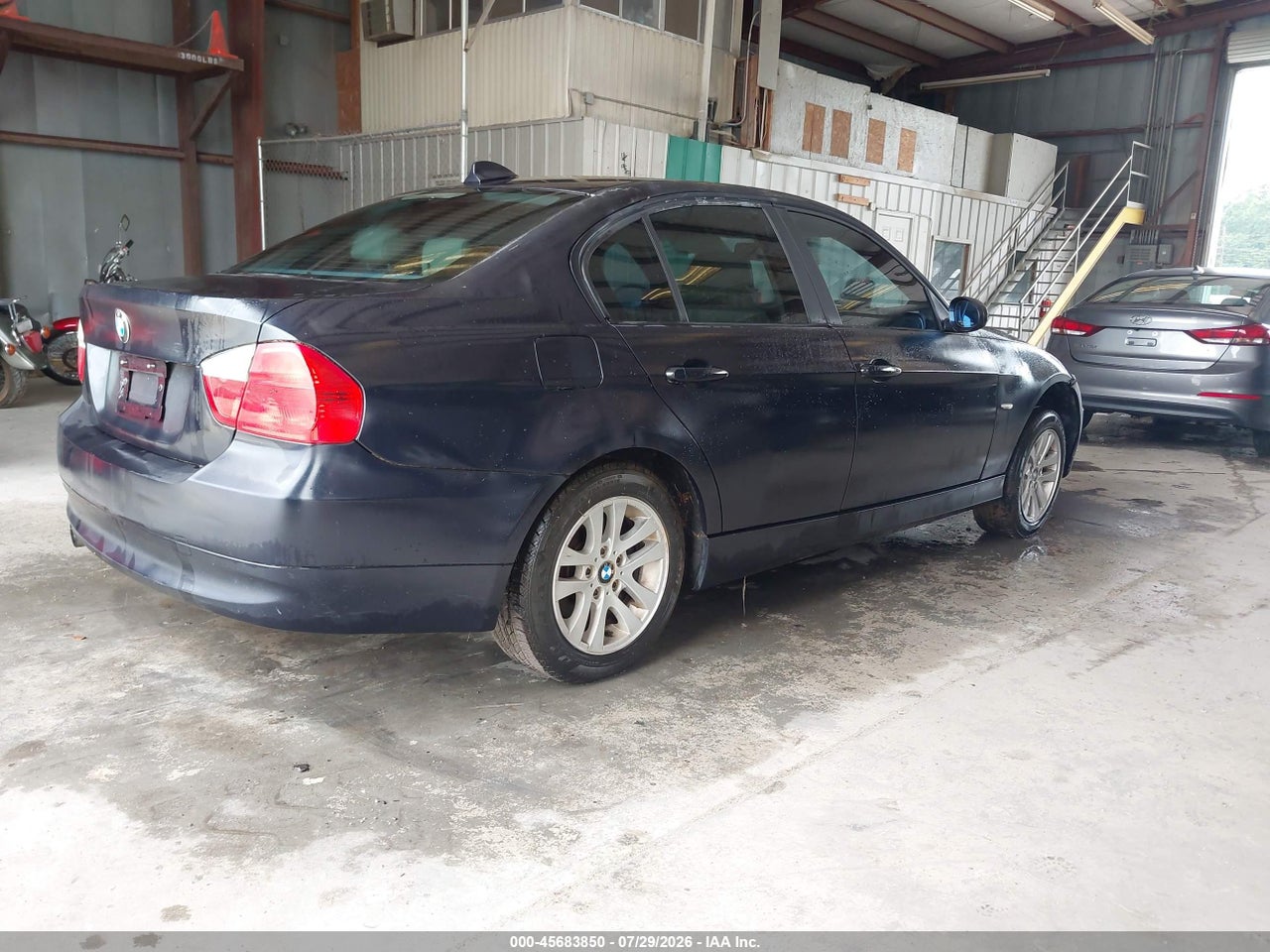 2006 BMW 325I   · 4/11