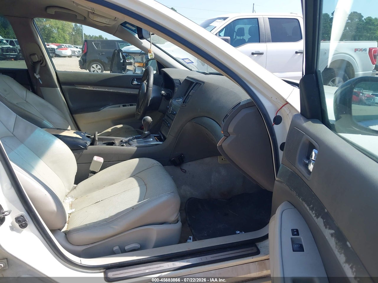 2010 INFINITI G37X · 5/11