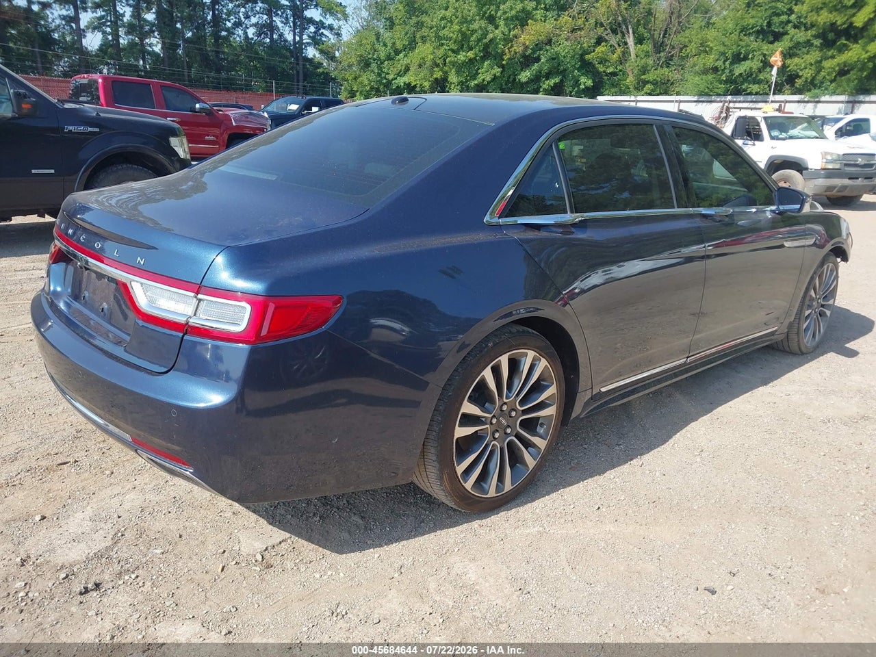 2017 LINCOLN CONTINENTAL RESERVE · 4/11