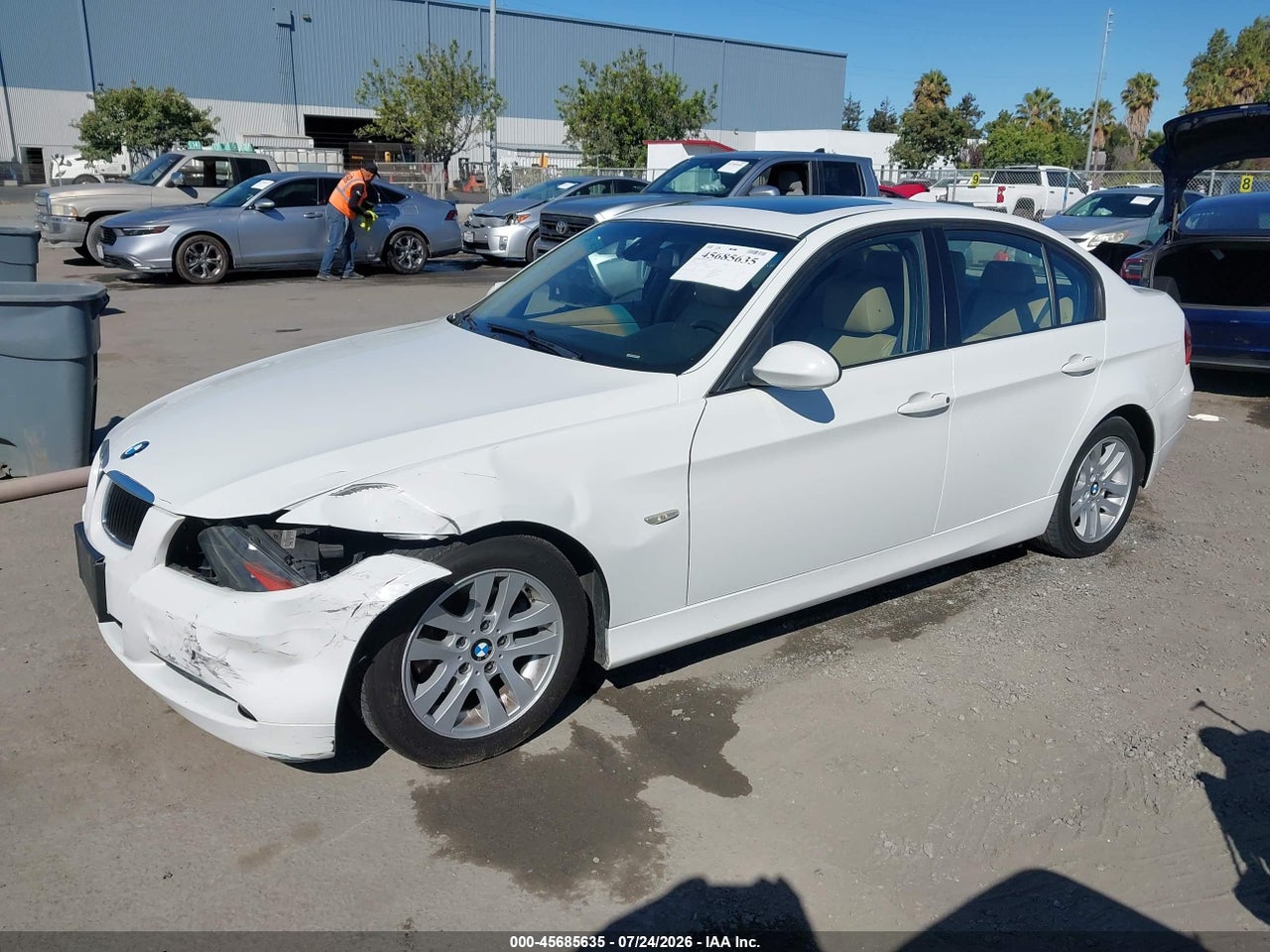 2006 BMW 325I   · 2/11