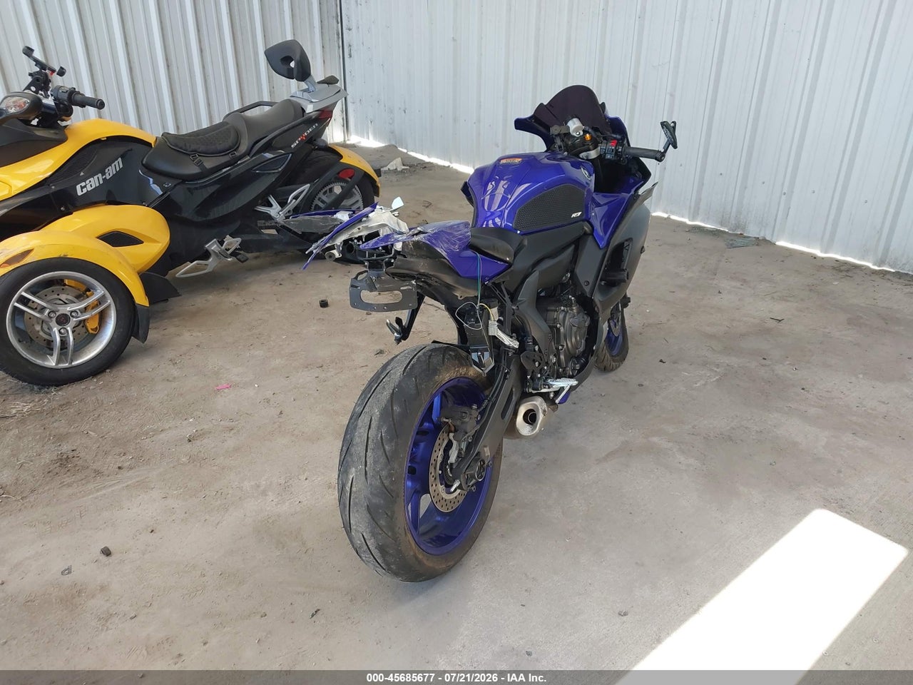 2022 YAMAHA YZFR7 · 4/10