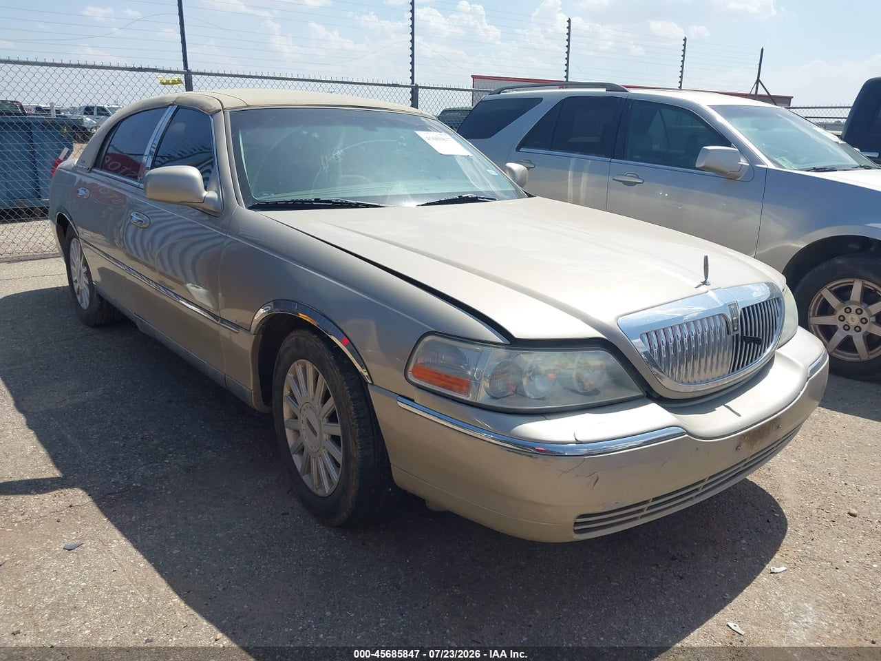 2005 LINCOLN TOWN CAR SIGNATURE
