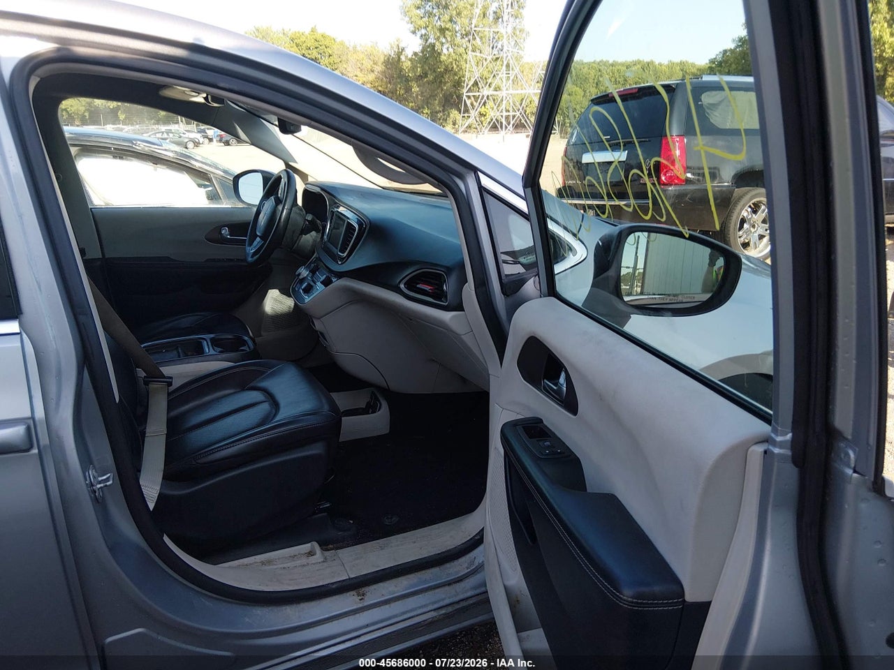 2020 CHRYSLER VOYAGER LXI · 5/11