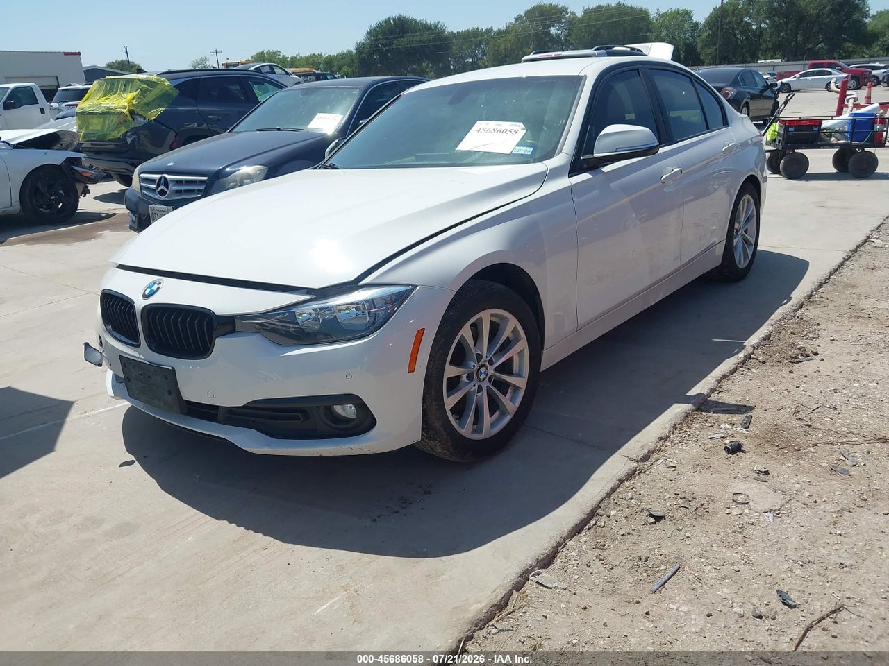 2016 BMW 320I   · 2/11
