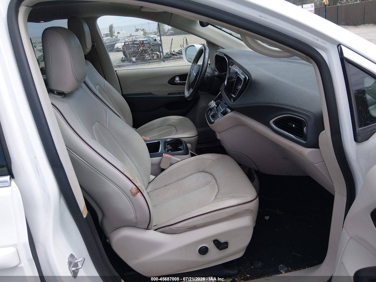 2017 CHRYSLER PACIFICA LIMITED · 5/11