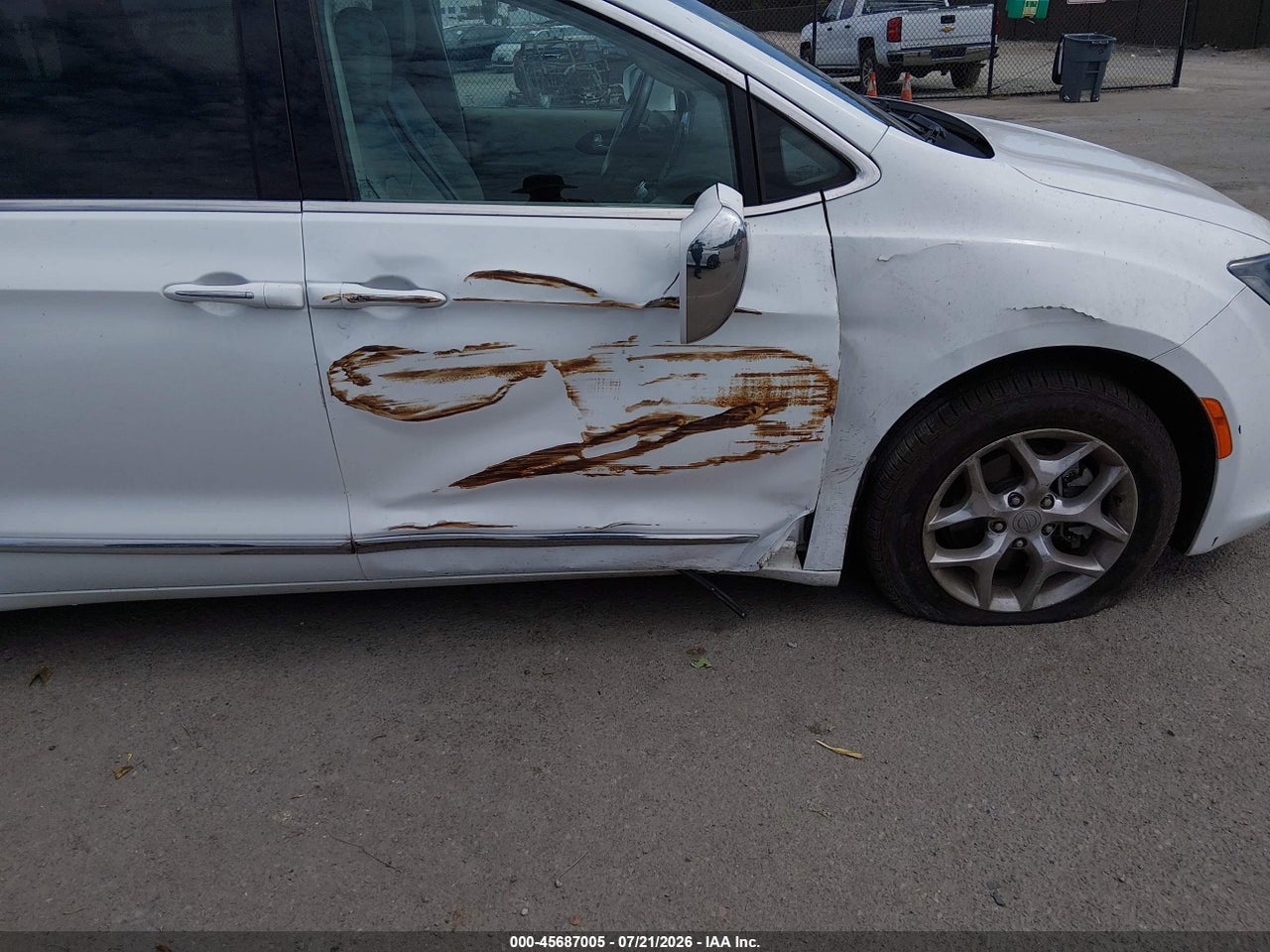 2017 CHRYSLER PACIFICA LIMITED · 6/11