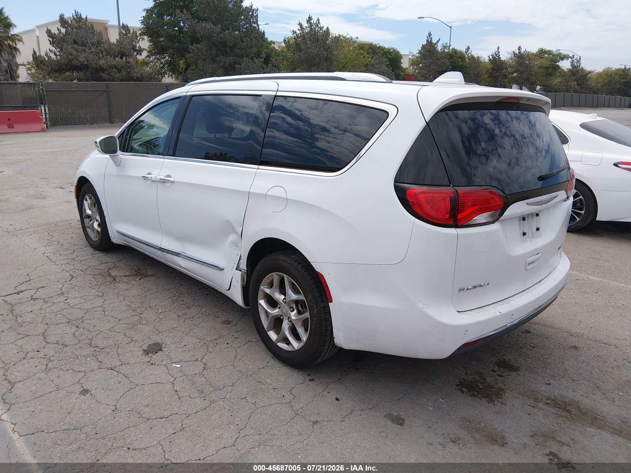2017 CHRYSLER PACIFICA LIMITED · 3/11
