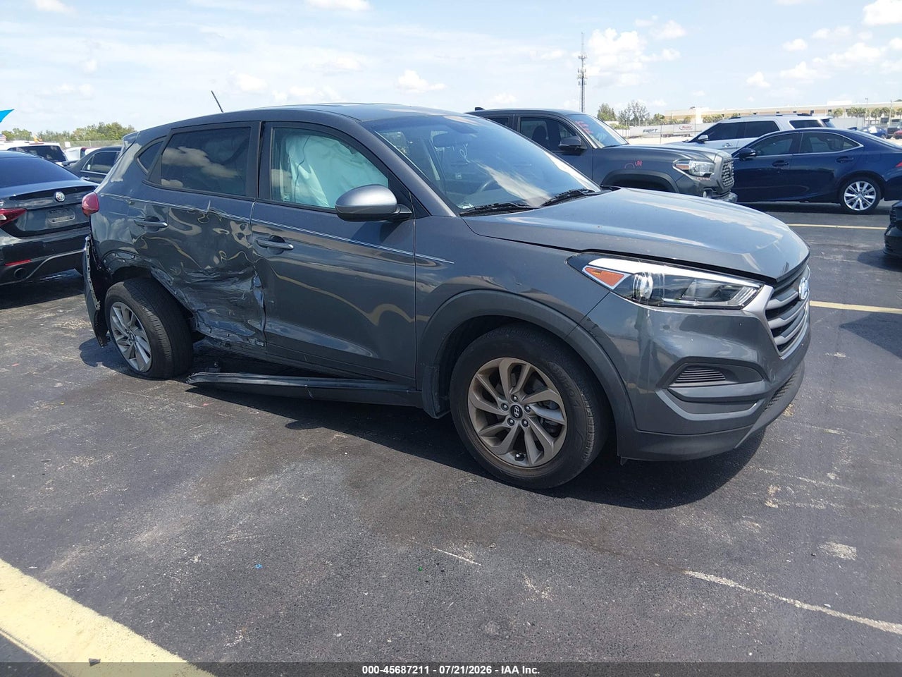 KM8J23A4XHU****** · 2017 HYUNDAI TUCSON SE