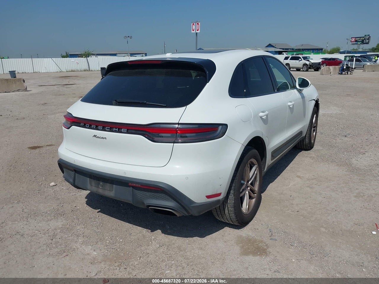 WP1AA2A51NL****** · 2022 PORSCHE MACAN   · 4/11