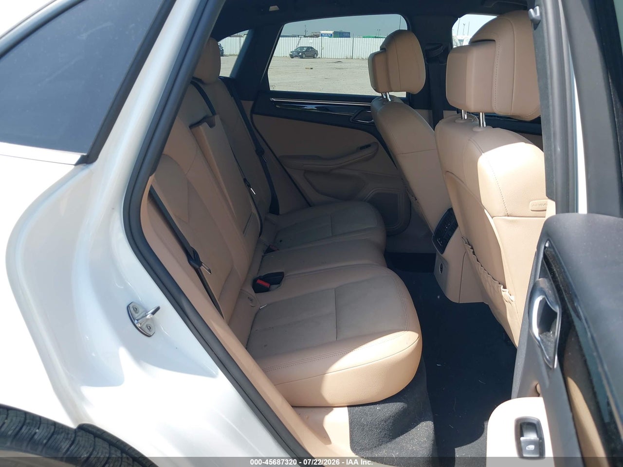 WP1AA2A51NL****** · 2022 PORSCHE MACAN   · 8/11