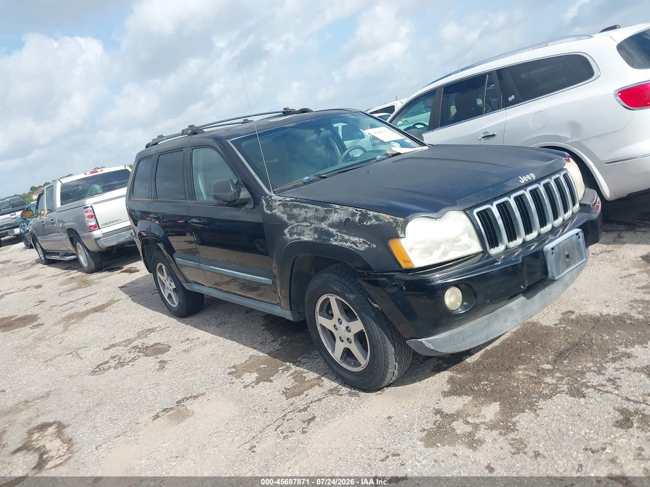 1J8GS48K17C****** · 2007 JEEP GRAND CHEROKEE LAREDO