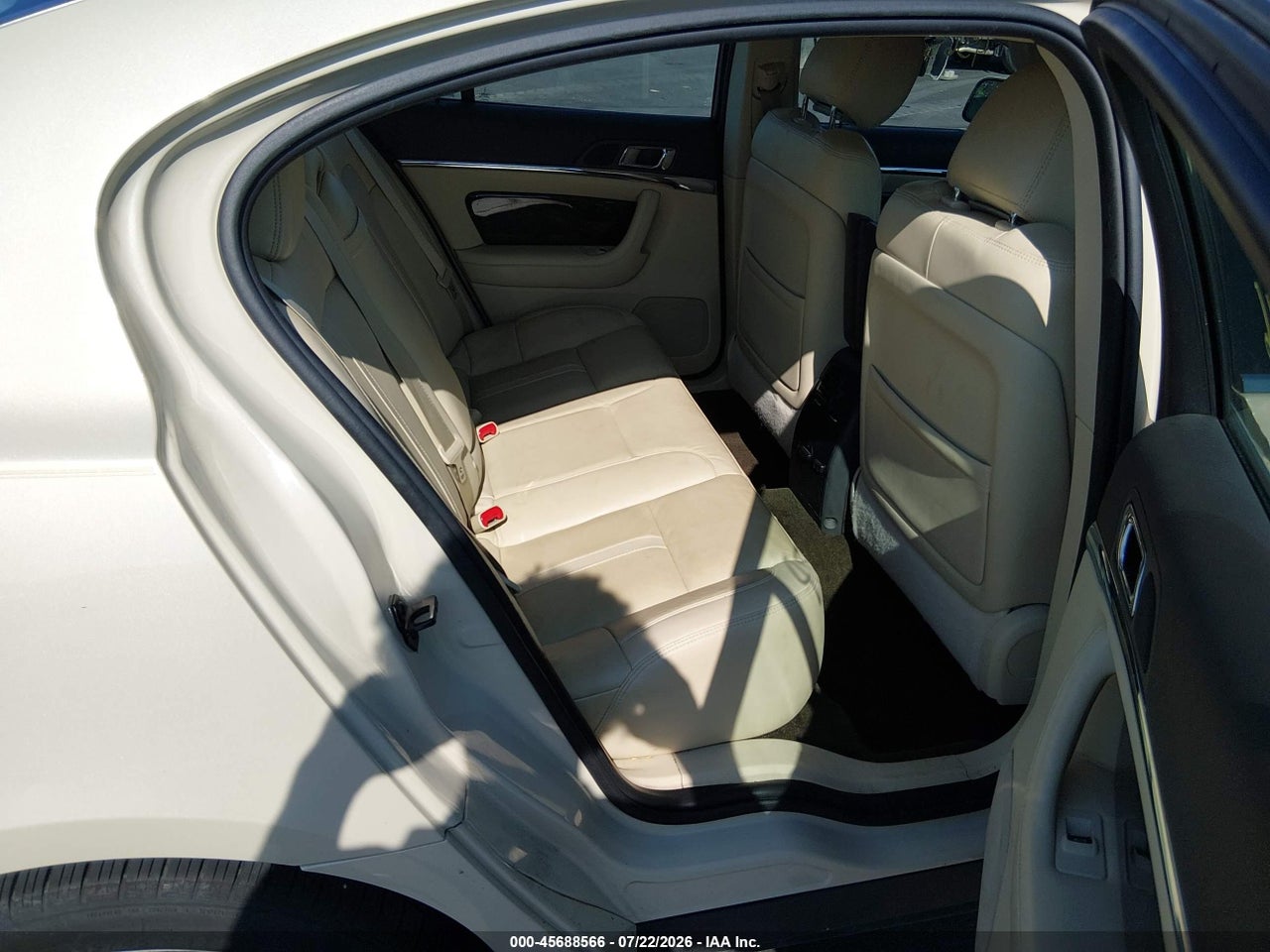1LNHL9DK8EG****** · 2014 LINCOLN MKS   · 8/11