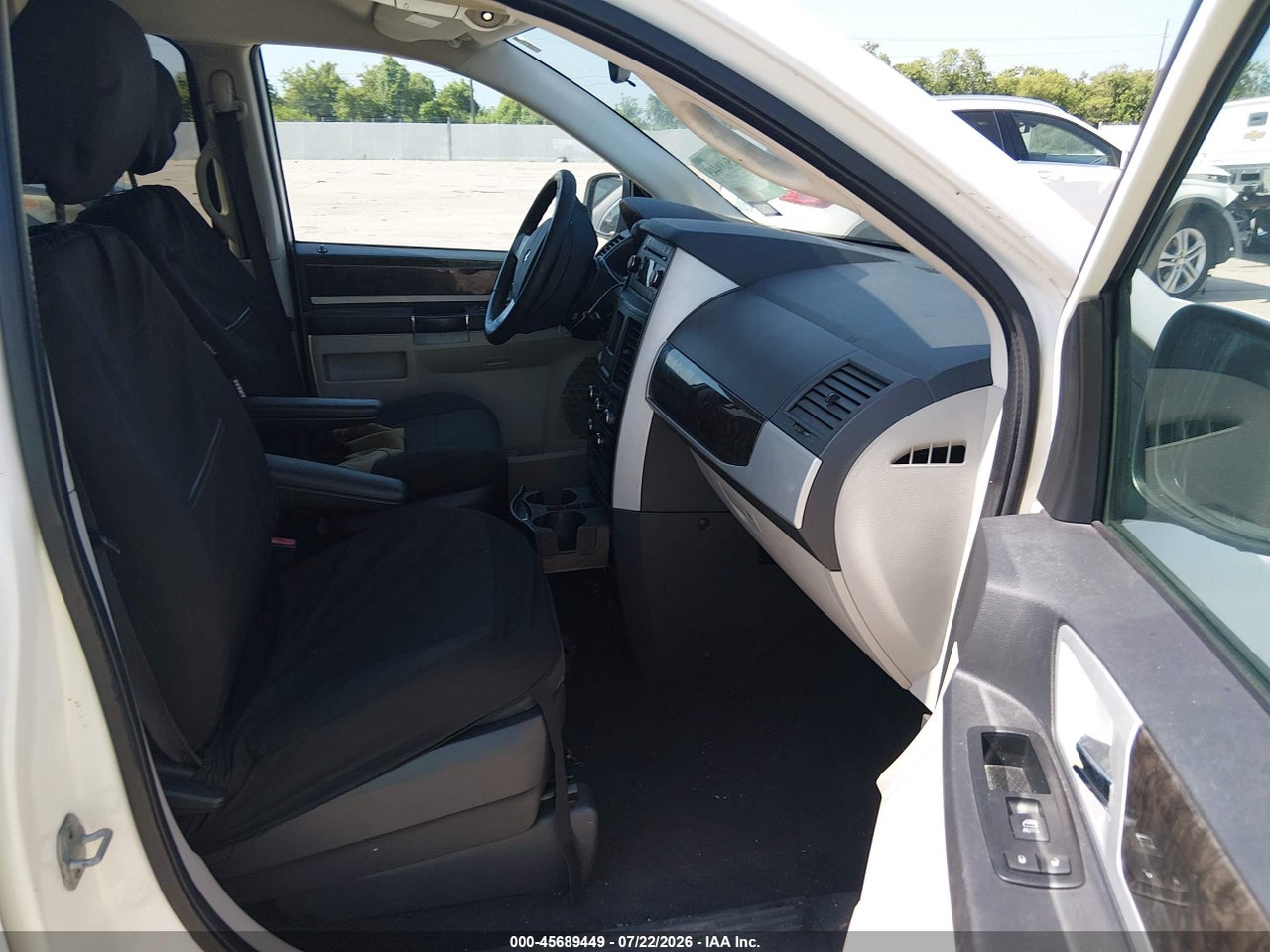 2D4RN5D17AR****** · 2010 DODGE GRAND CARAVAN SXT · 5/11