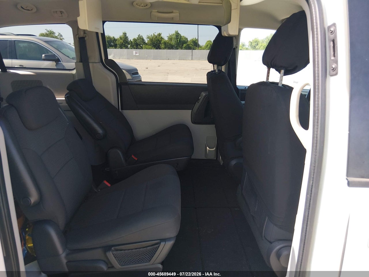 2D4RN5D17AR****** · 2010 DODGE GRAND CARAVAN SXT · 8/11