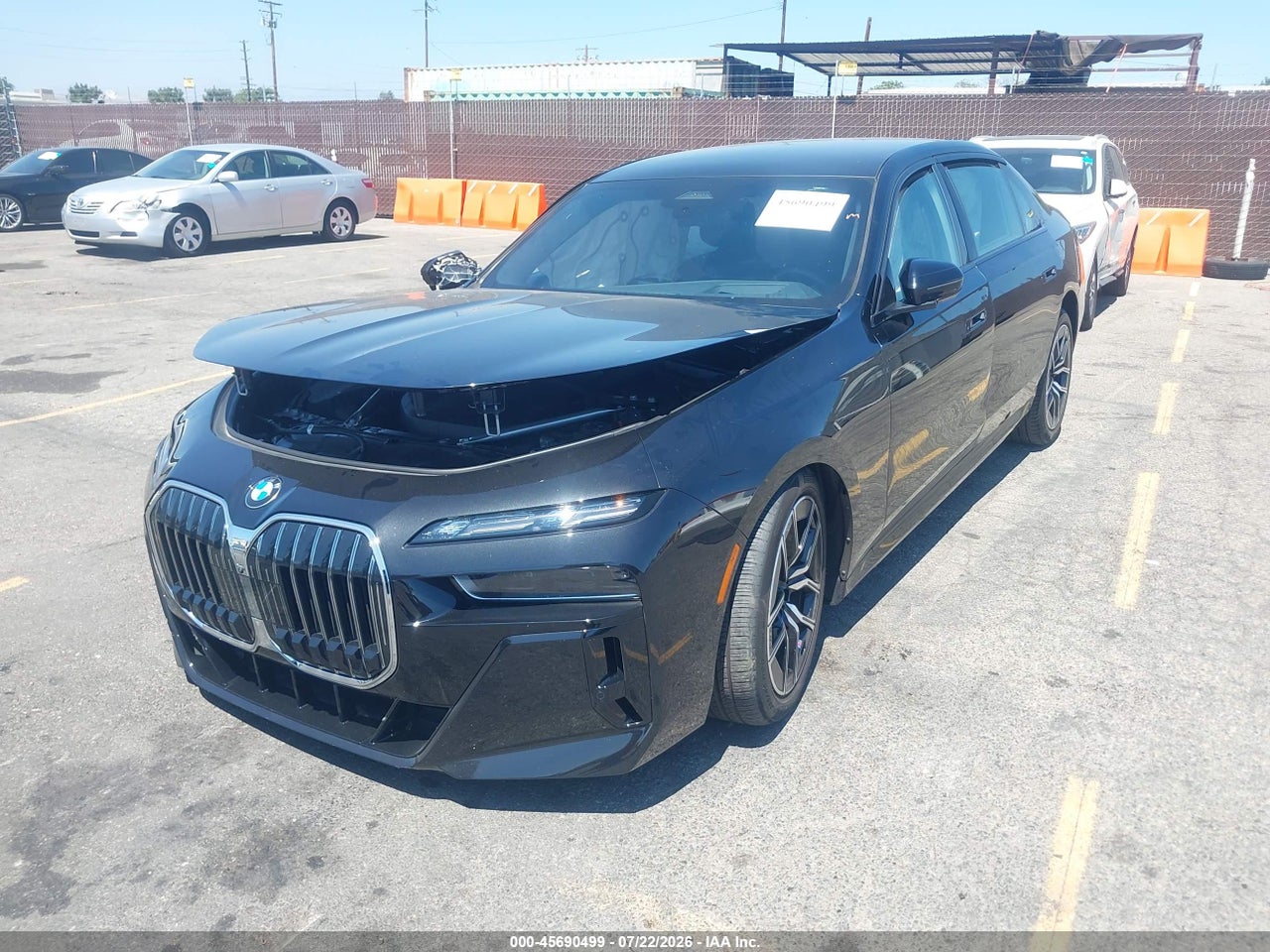 2025 BMW 740I   · 2/11