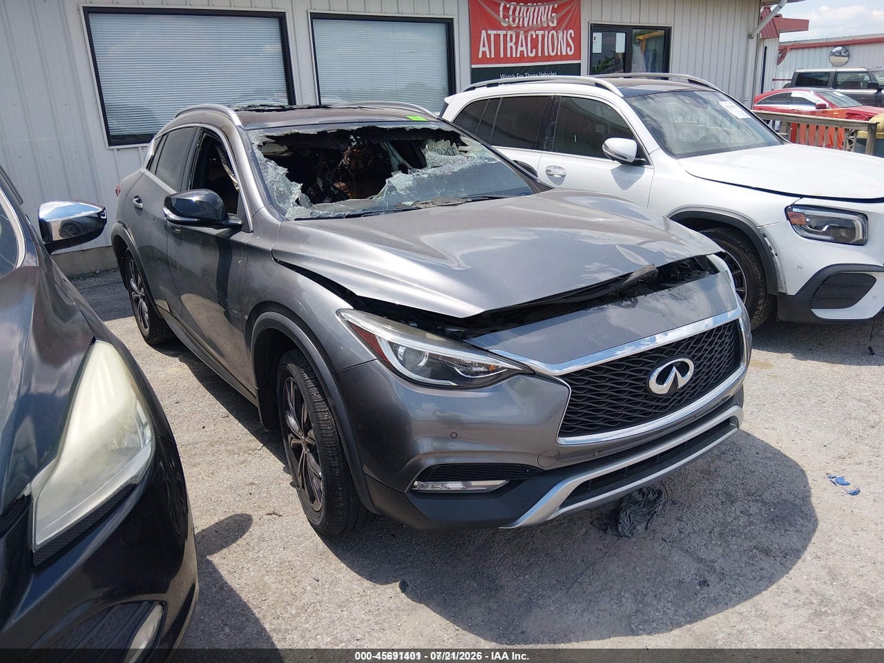 SJKCH5CR8HA****** · 2017 INFINITI QX30 PREMIUM