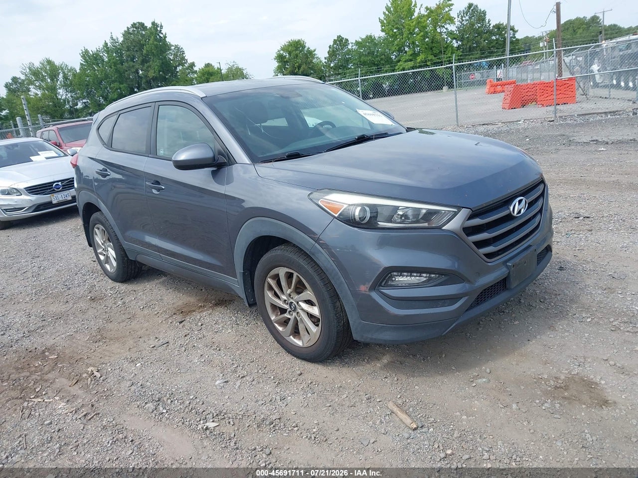 KM8J3CA46GU****** · 2016 HYUNDAI TUCSON SE
