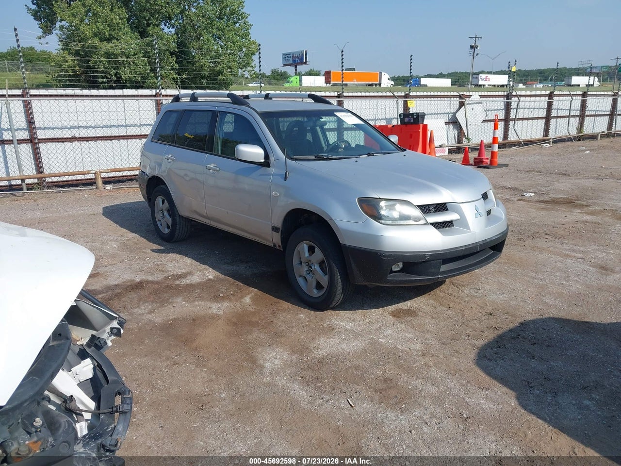 JA4LX41G53U****** · 2003 MITSUBISHI OUTLANDER XLS