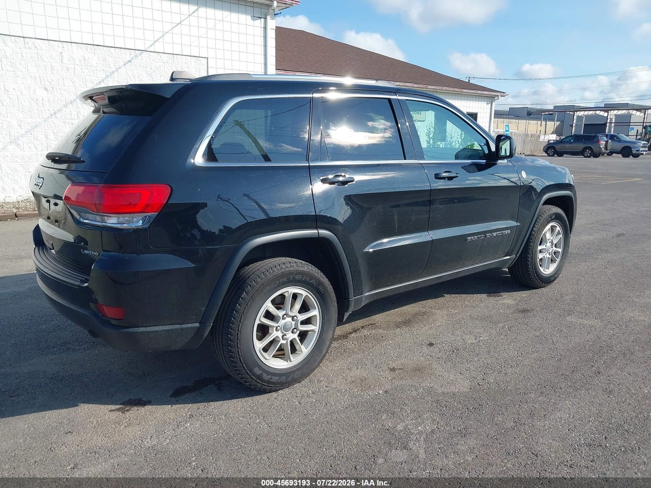 1C4RJFAG8KC****** · 2019 JEEP GRAND CHEROKEE LAREDO E 4X4 · 4/11
