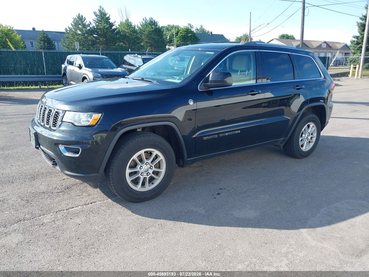 1C4RJFAG8KC****** · 2019 JEEP GRAND CHEROKEE LAREDO E 4X4 · 2/11