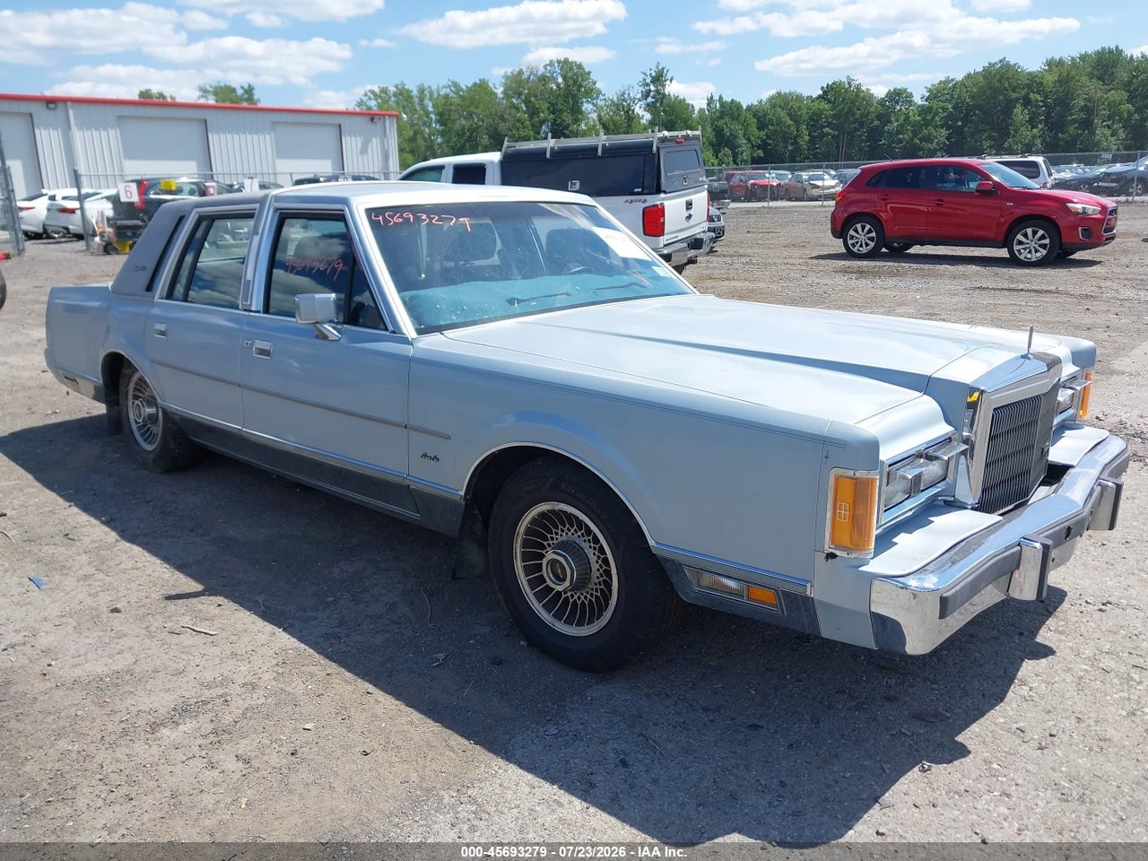 1LNBM82F2KY****** · 1989 LINCOLN TOWN CAR SIGNATURE