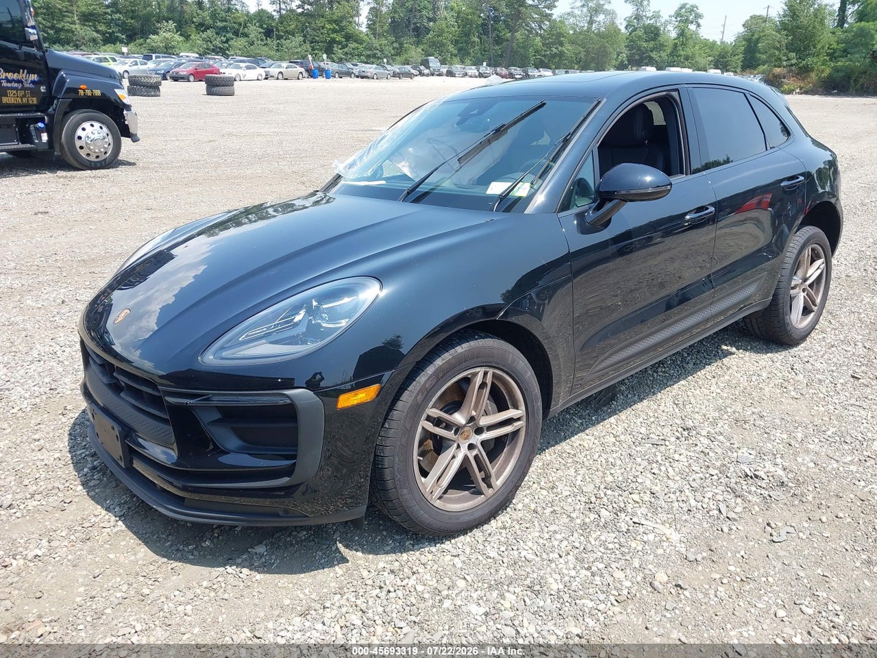 2025 PORSCHE MACAN T · 2/11