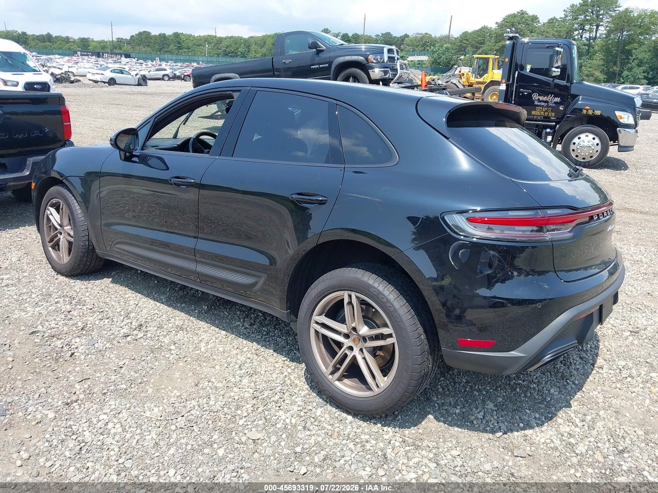 2025 PORSCHE MACAN T · 3/11