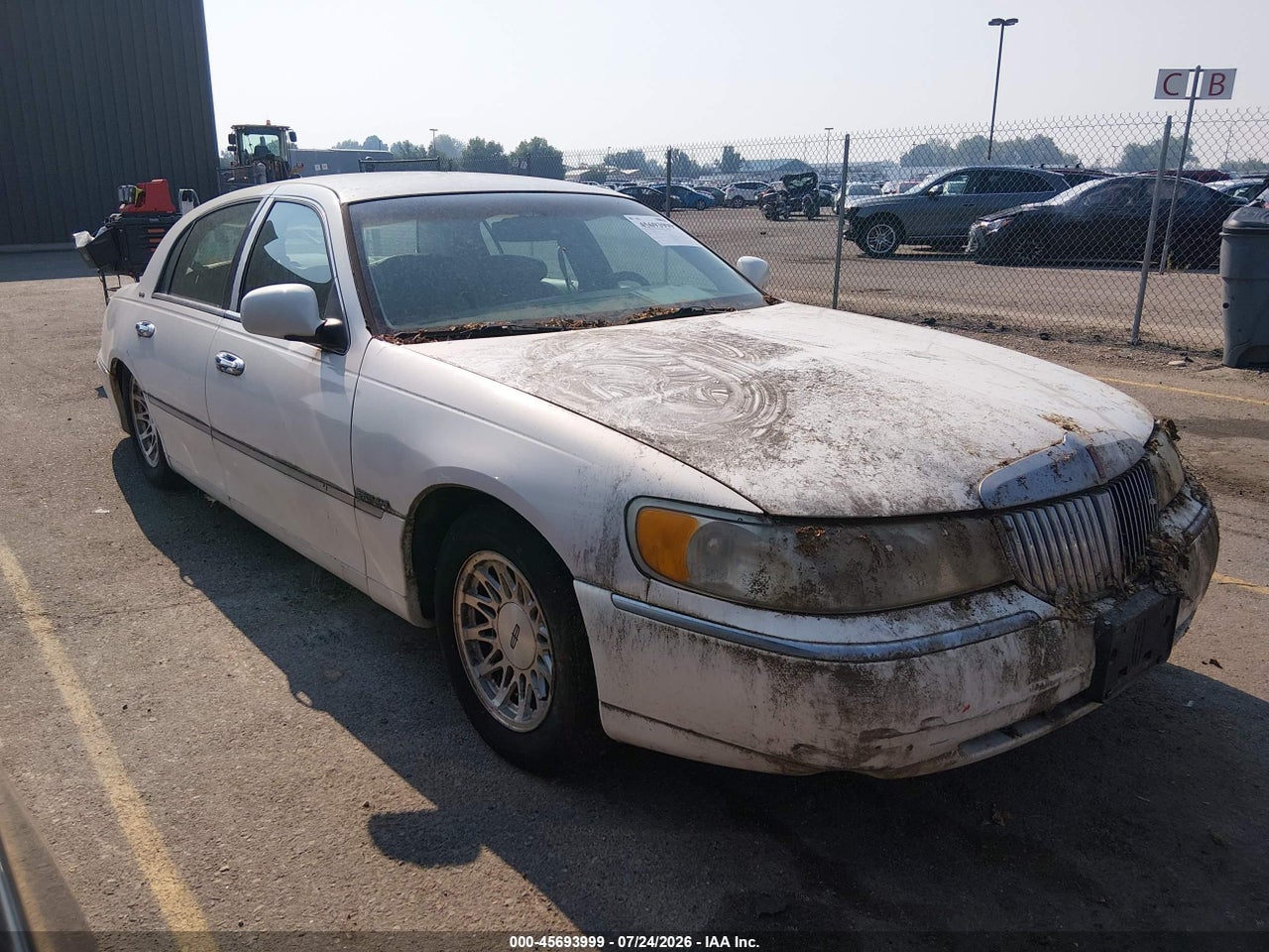 1LNFM82W3WY****** · 1998 LINCOLN TOWN CAR SIGNATURE