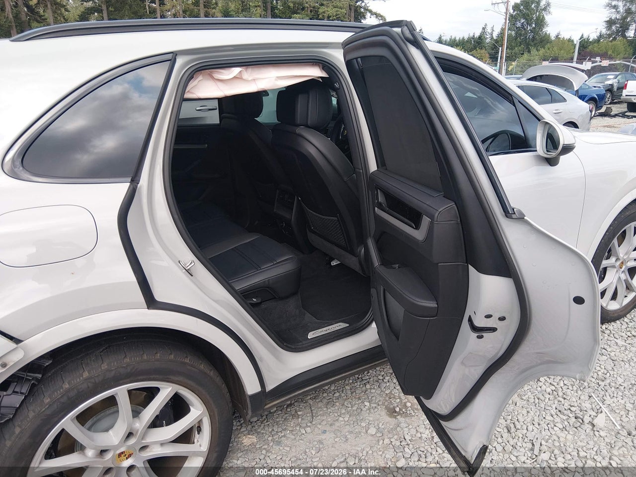 WP1AA2AY2RD****** · 2024 PORSCHE CAYENNE   · 8/11
