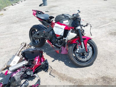 2024 YAMAHA YZFR1