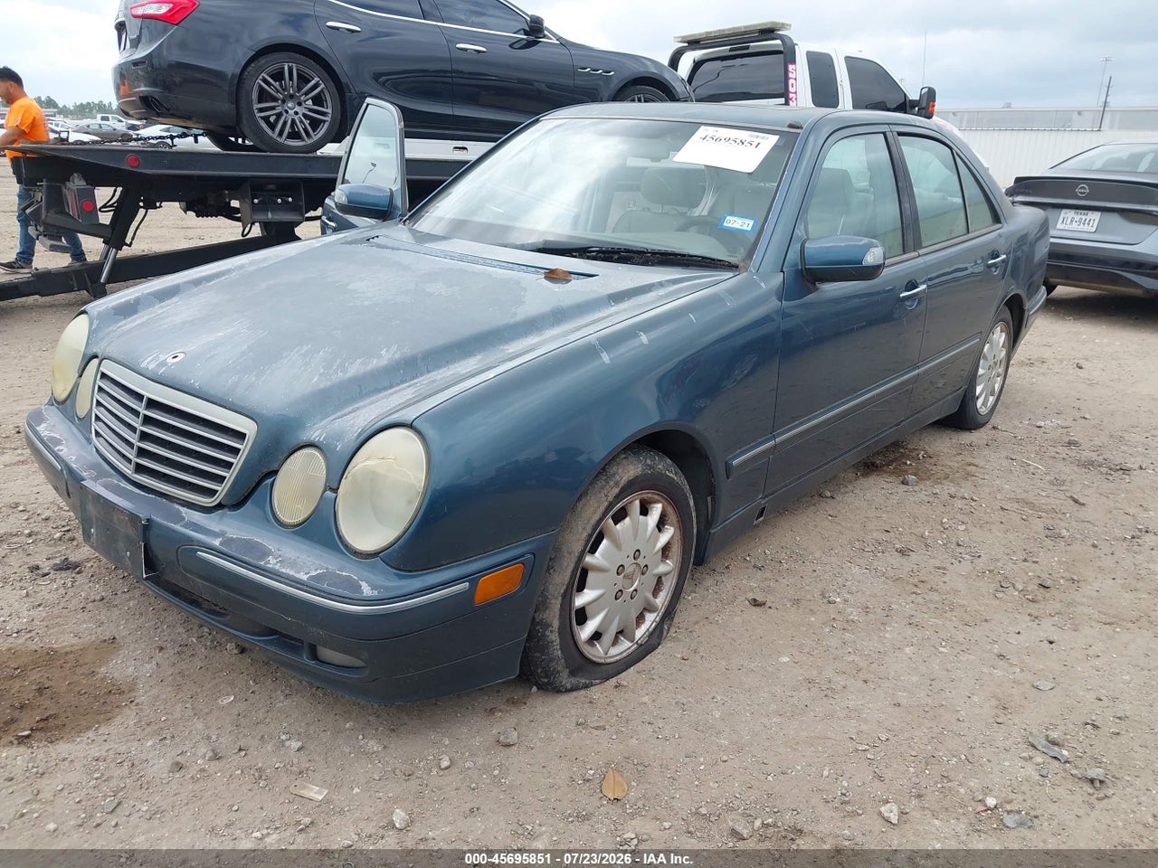 2000 MERCEDES-BENZ E 320 · 2/11