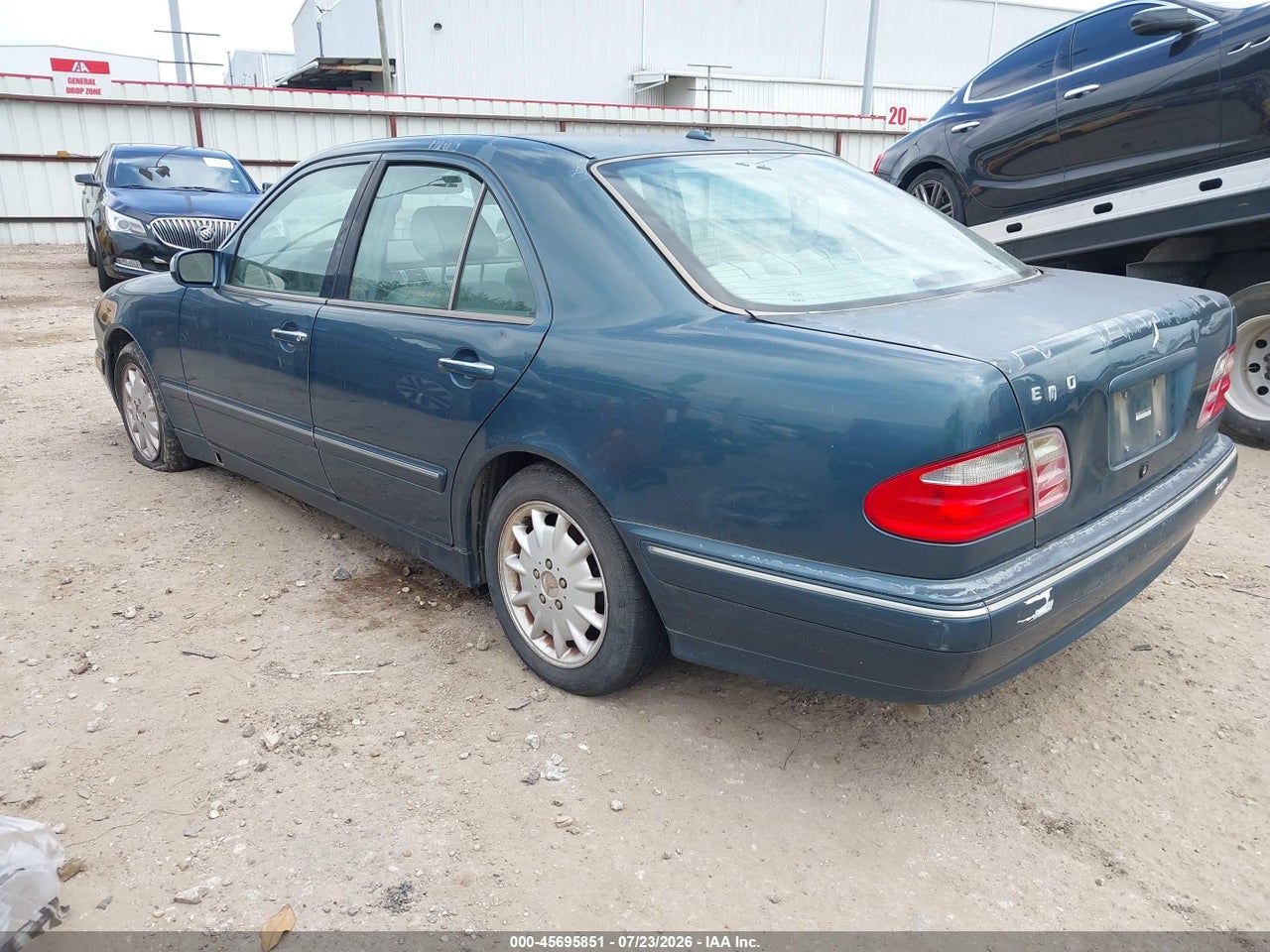 2000 MERCEDES-BENZ E 320 · 3/11