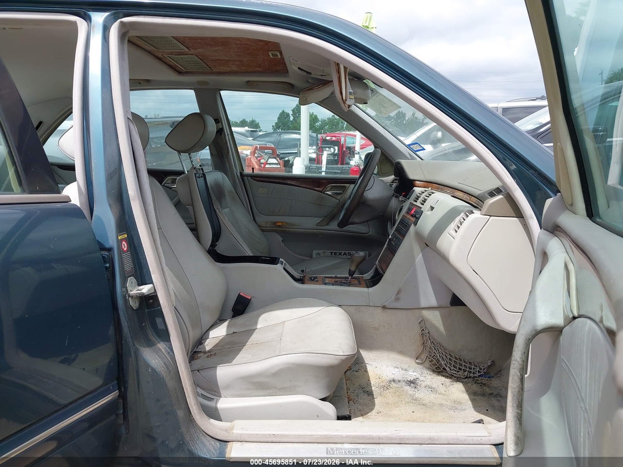 2000 MERCEDES-BENZ E 320 · 5/11