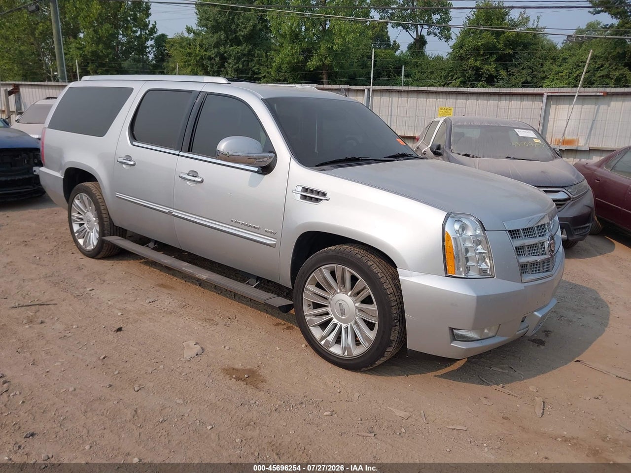 1GYS4KEF2DR****** · 2013 CADILLAC ESCALADE ESV PLATINUM EDITION