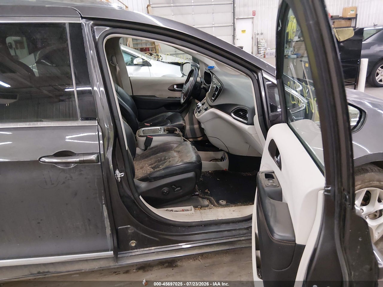 2019 CHRYSLER PACIFICA TOURING L PLUS · 5/11