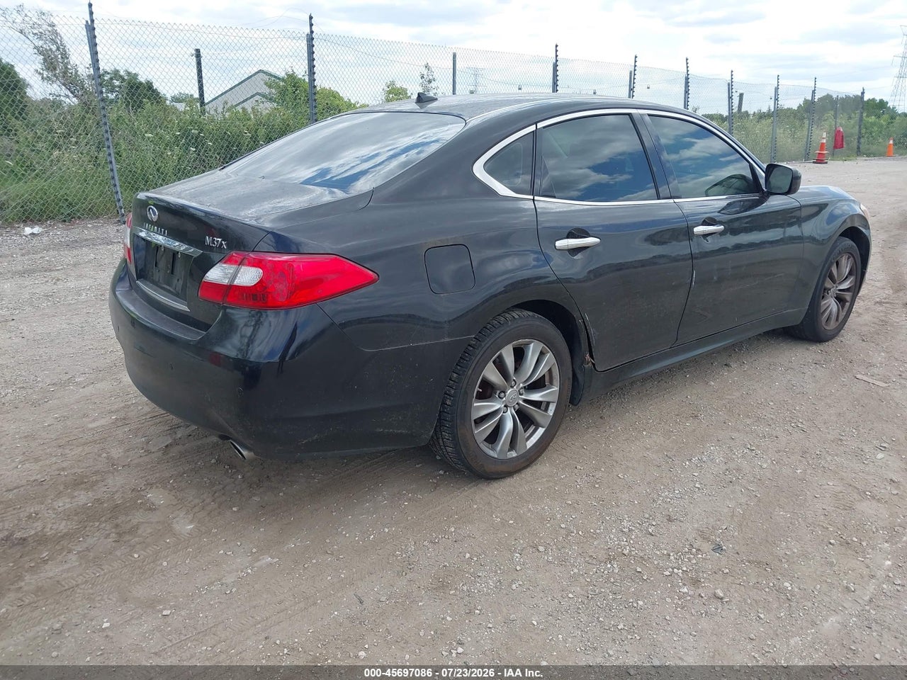 2013 INFINITI M37X · 4/11