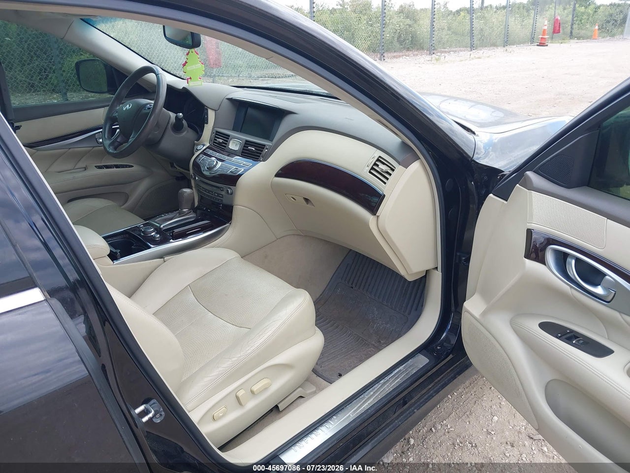 2013 INFINITI M37X · 5/11