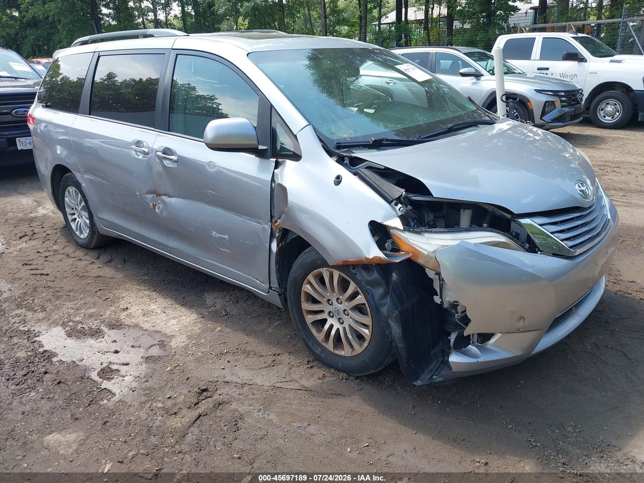 5TDYK3DC3DS****** · 2013 TOYOTA SIENNA XLE V6 8 PASSENGER