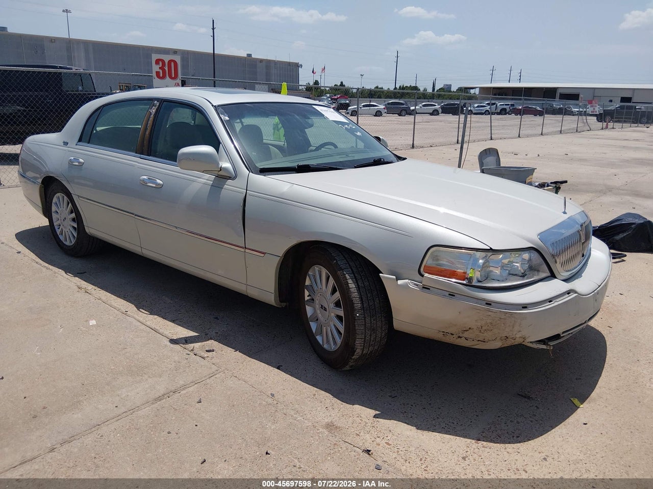 1LNHM82W55Y****** · 2005 LINCOLN TOWN CAR SIGNATURE LIMITED